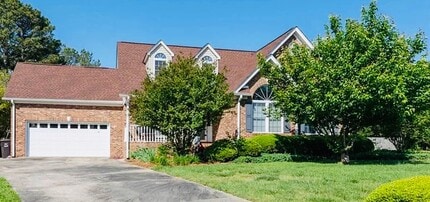 Building Photo - 4046 Woodleigh Dr