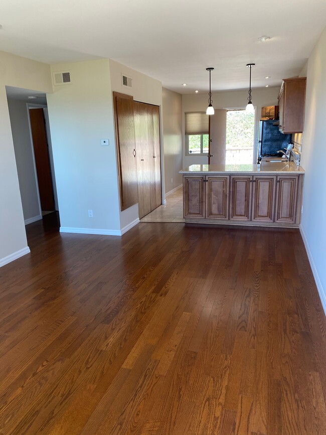 Building Photo - 1703 San Elijo Ave