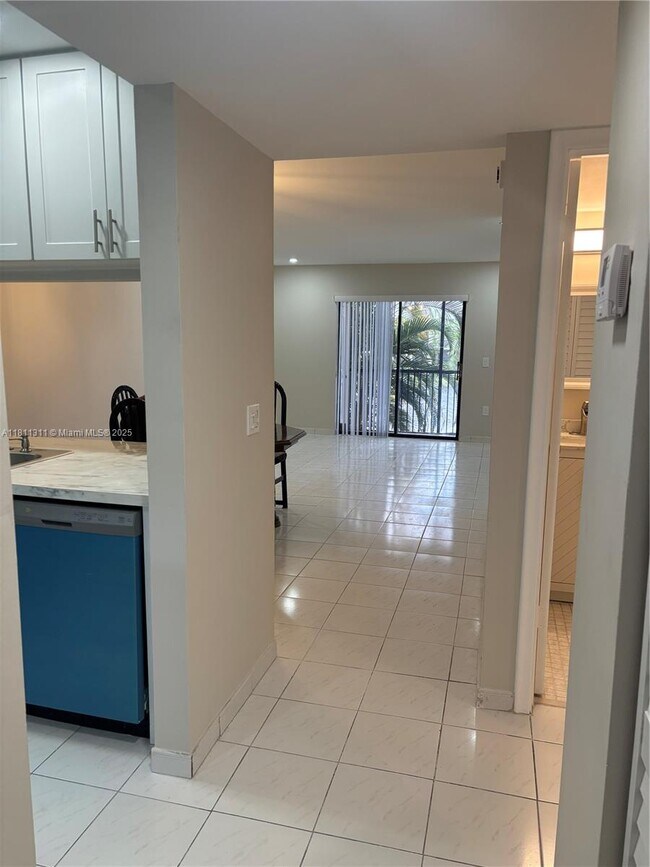 Foto del edificio - 9230 NW 1st St