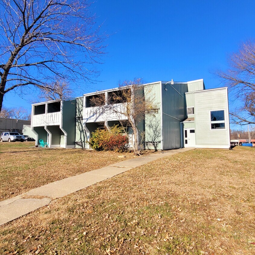 Building Photo - 3100 SW 29th Ter