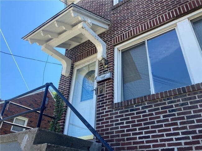 Building Photo - 331 Bracken Ave