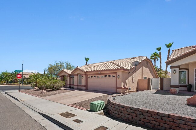 Building Photo - SW!! Single Story!! Pool!! NO HOA!!  Corne...
