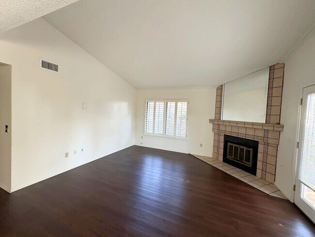 Building Photo - 3 Bedroom Rancho Cucamonga Condo