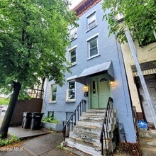 Building Photo - 66 Hill St