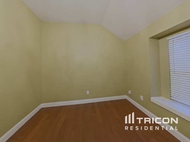 Building Photo - 515 Crownpoint Ln