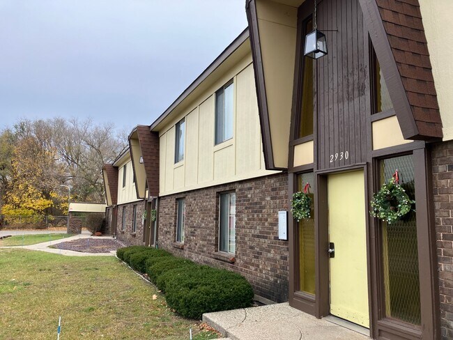 Apartamentos Stonegate - 2910 Gardentown Dr SW