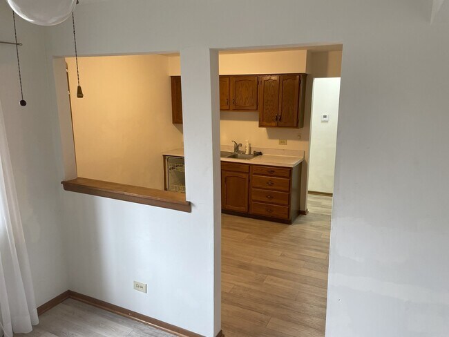 Building Photo - 5352 Newport Dr