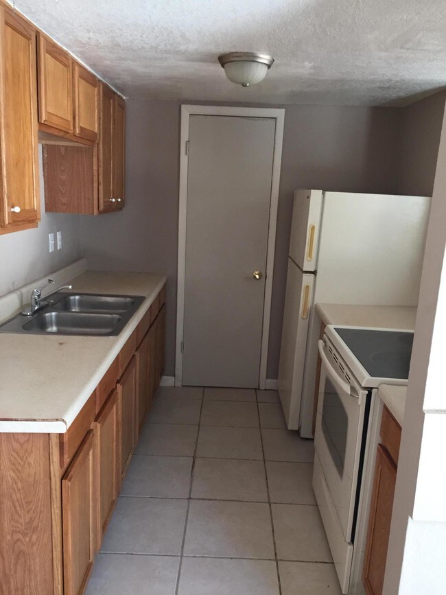 Building Photo - 4240 S 46th Pl