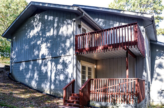 Foto del edificio - 75 Perralena Way