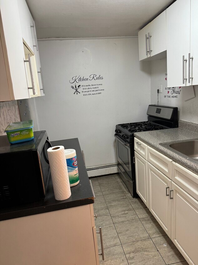Foto principal - 3235 Corlear Ave