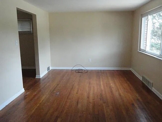 Building Photo - 314 Lowgar Dr