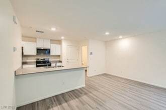 Building Photo - 4859 Wine Rdg Ave