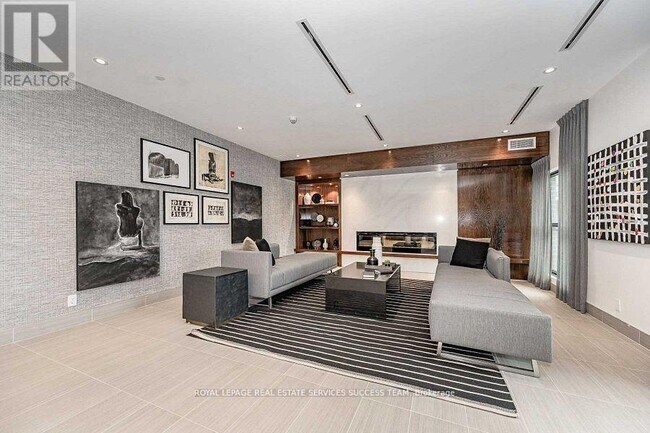 Building Photo - 102-102 Grovewood Common
