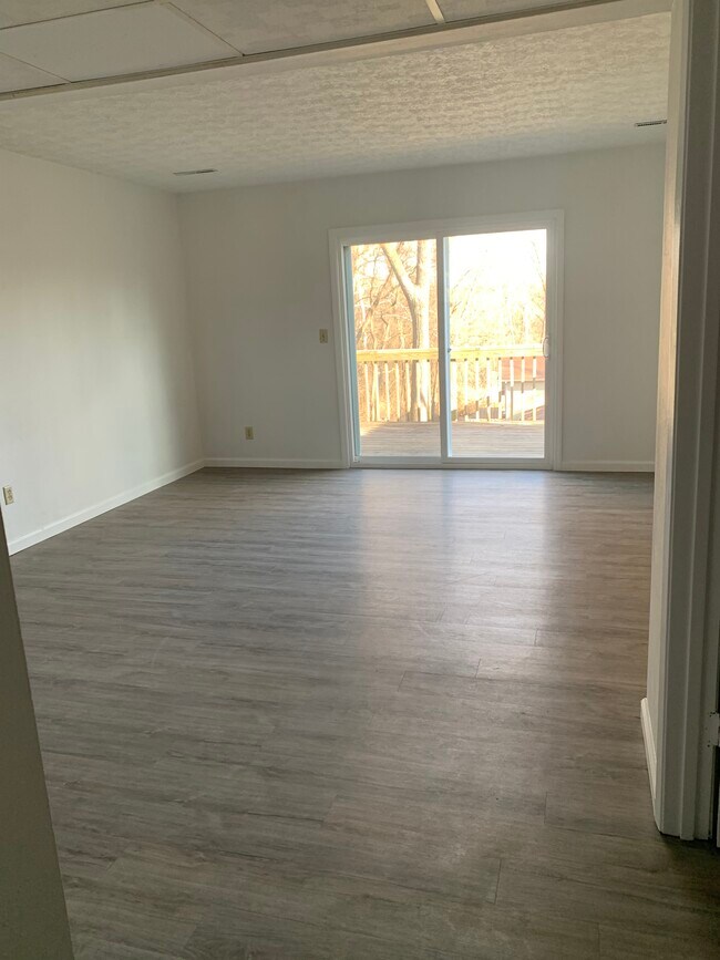 Building Photo - 11 Tiemann Dr