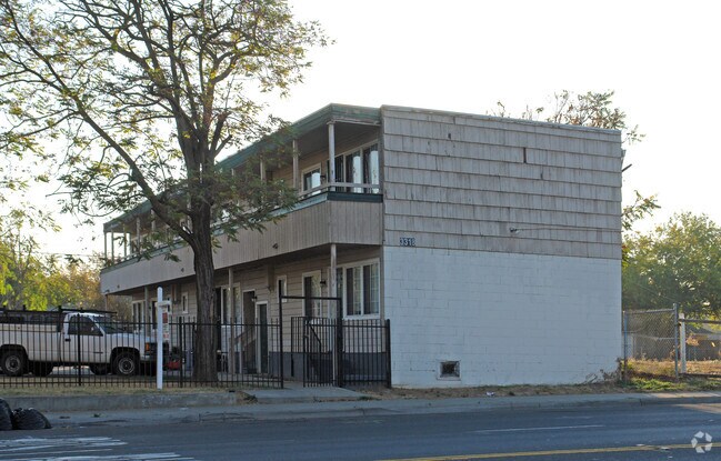 Foto del edificio - 3318 Rio Linda Blvd