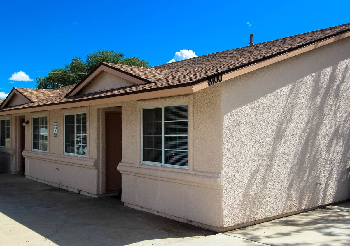 Foto principal - 8100 E Lakeshore Dr