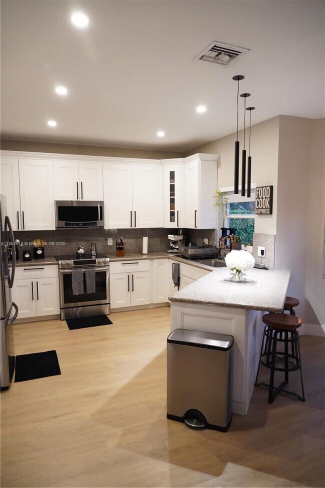 Foto del edificio - 15628 SW 16th St