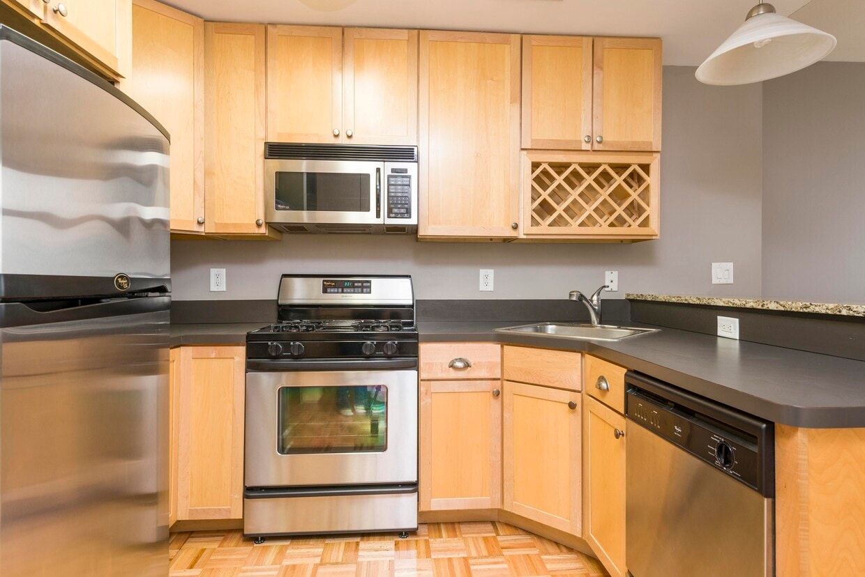 Foto principal - 610 Newark St.
