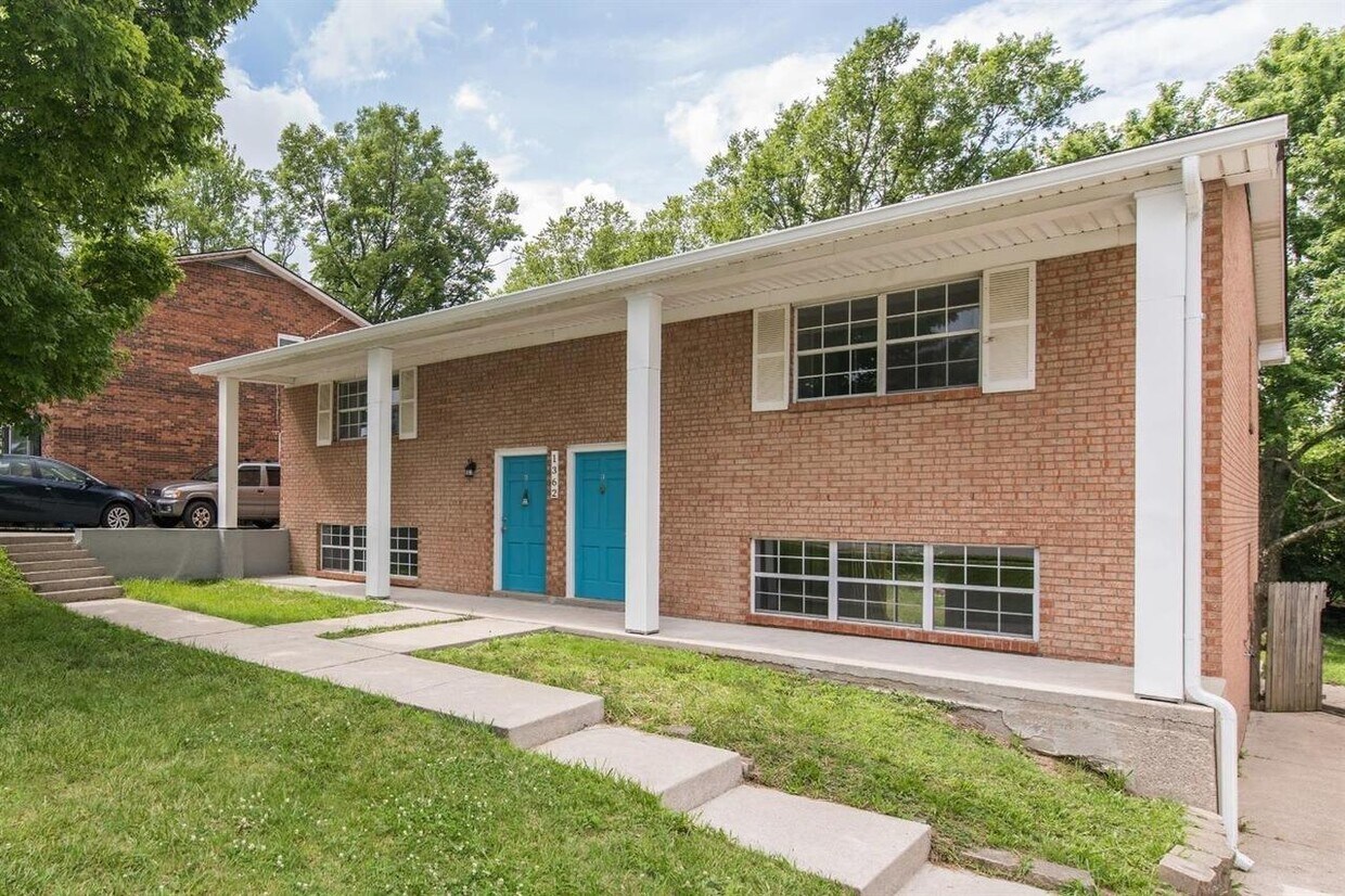 Primary Photo - 1362 Dix Dr
