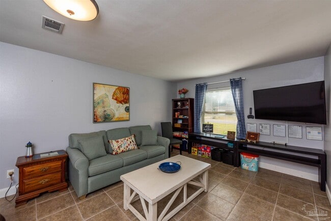 Foto del edificio - 12164 Longwood Dr