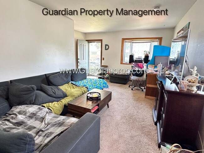 Foto del edificio - 633-635 Madison St NE