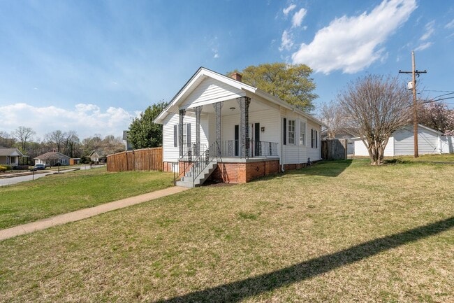Building Photo - Renovated Bungalow In Lyman - ELECTRICITY ...