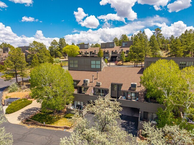 Building Photo - 2600 Valley View Dr