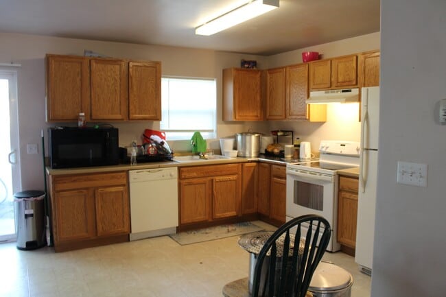 Foto del edificio - 2521 Meadow Cir