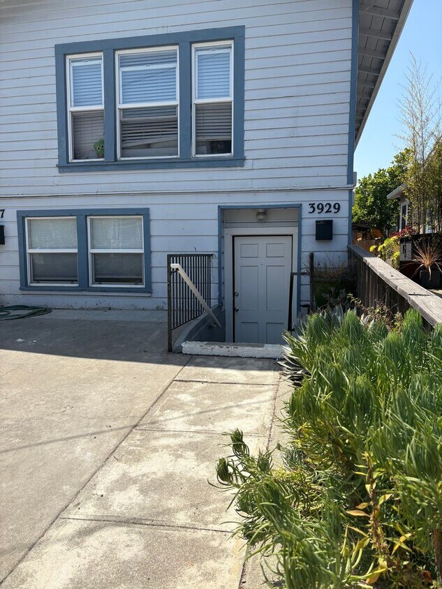 Primary Photo - 3927-3929 Ruby St