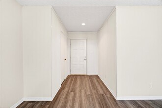 Building Photo - 11103 Bellerive Dr