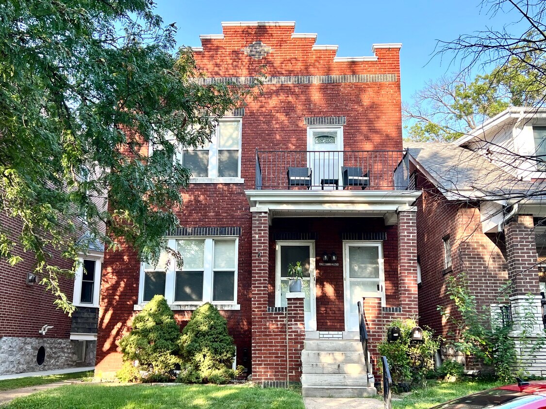 Entire first floor of the duplex - 4627 Rosa Ave