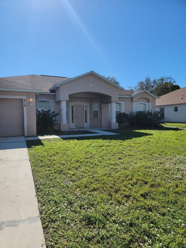 810 SW General Patton Terrace, Port Saint Lucie, FL 34953 House