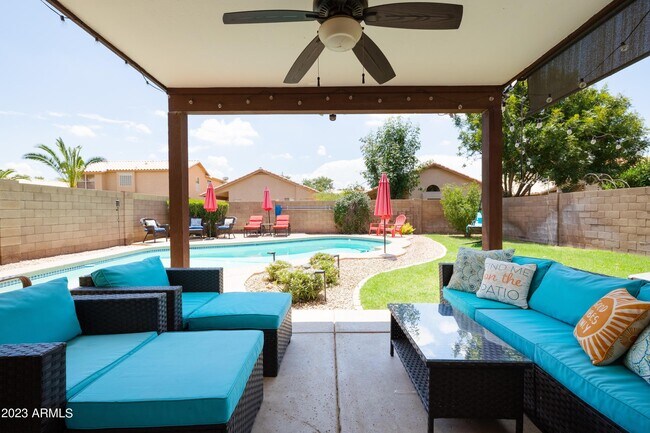 Foto del edificio - 1431 E Century Ave