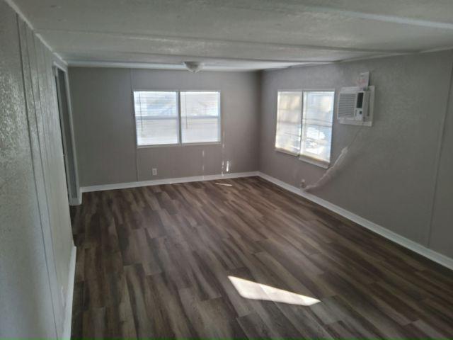 Building Photo - 4943 E Hillsborough Ave