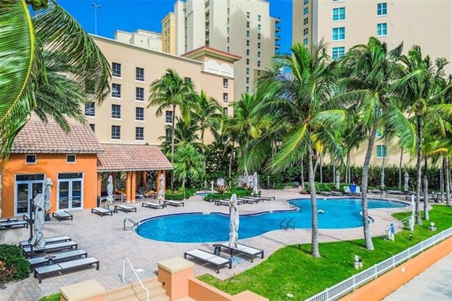 Foto del edificio - 3330 NE 190th St