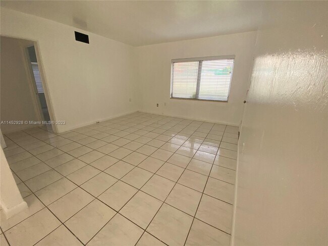 Building Photo - 28 Majorca Ave