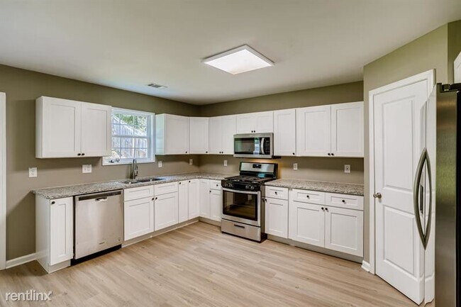Building Photo - 6 br, 3 bath House - 82 Victoria Heights P...