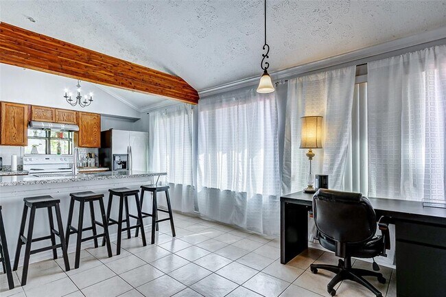 Building Photo - 10103 Towne Mist Dr