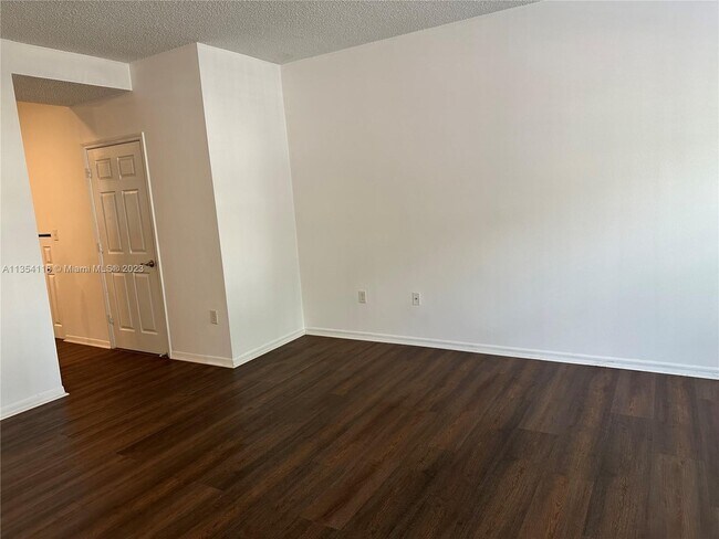 Foto del edificio - 4256 NE 9th St