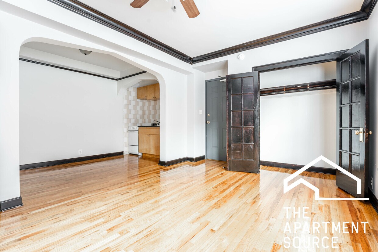 Foto principal - 844 W Montrose Ave