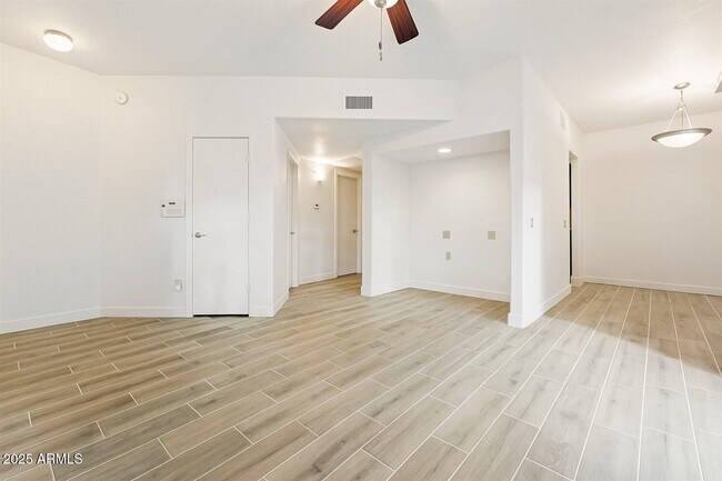 Foto del edificio - 3434 E Baseline Rd