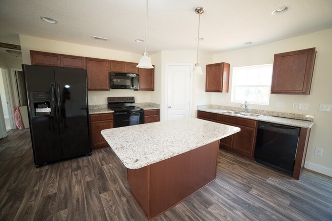 Building Photo - 10 Golden Poppy Lane
