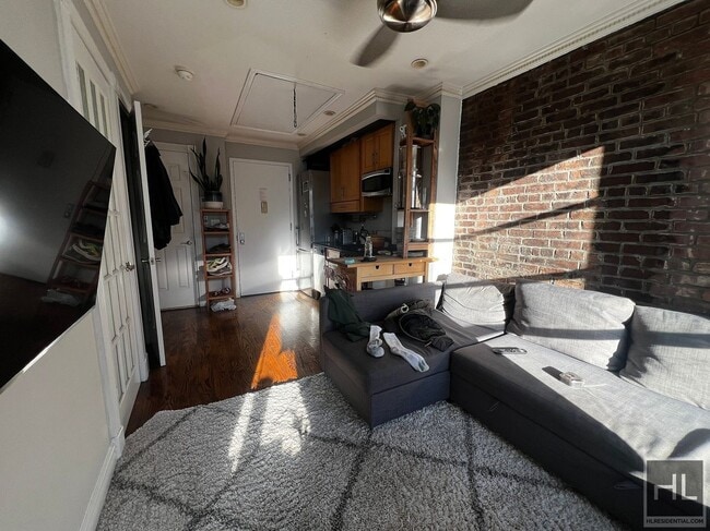 Building Photo - E 9TH ST.