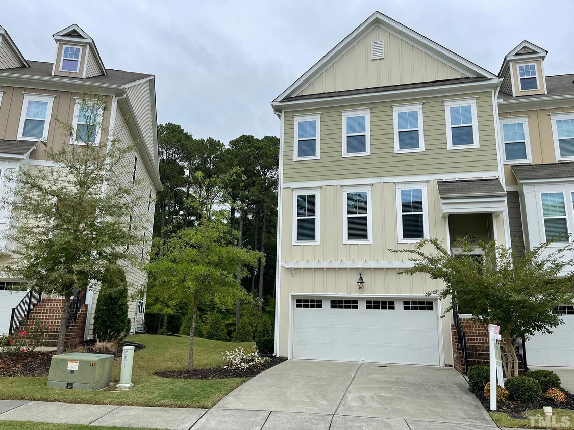 Foto principal - 626 Edgewater Ridge Ct