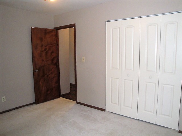 Building Photo - 208 Oxford Dr