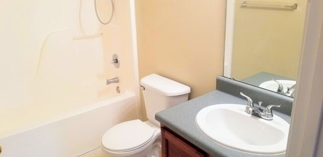 Building Photo - 108 Hickory Ridge Dr