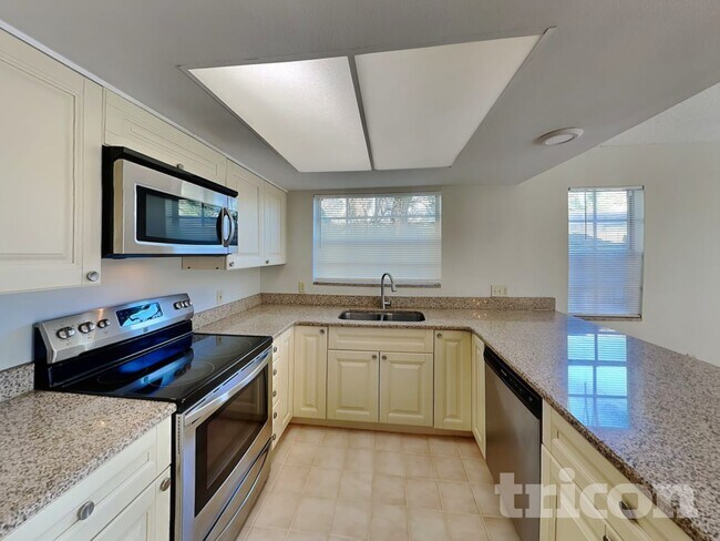 Foto del edificio - 4944 Harbor Woods Dr