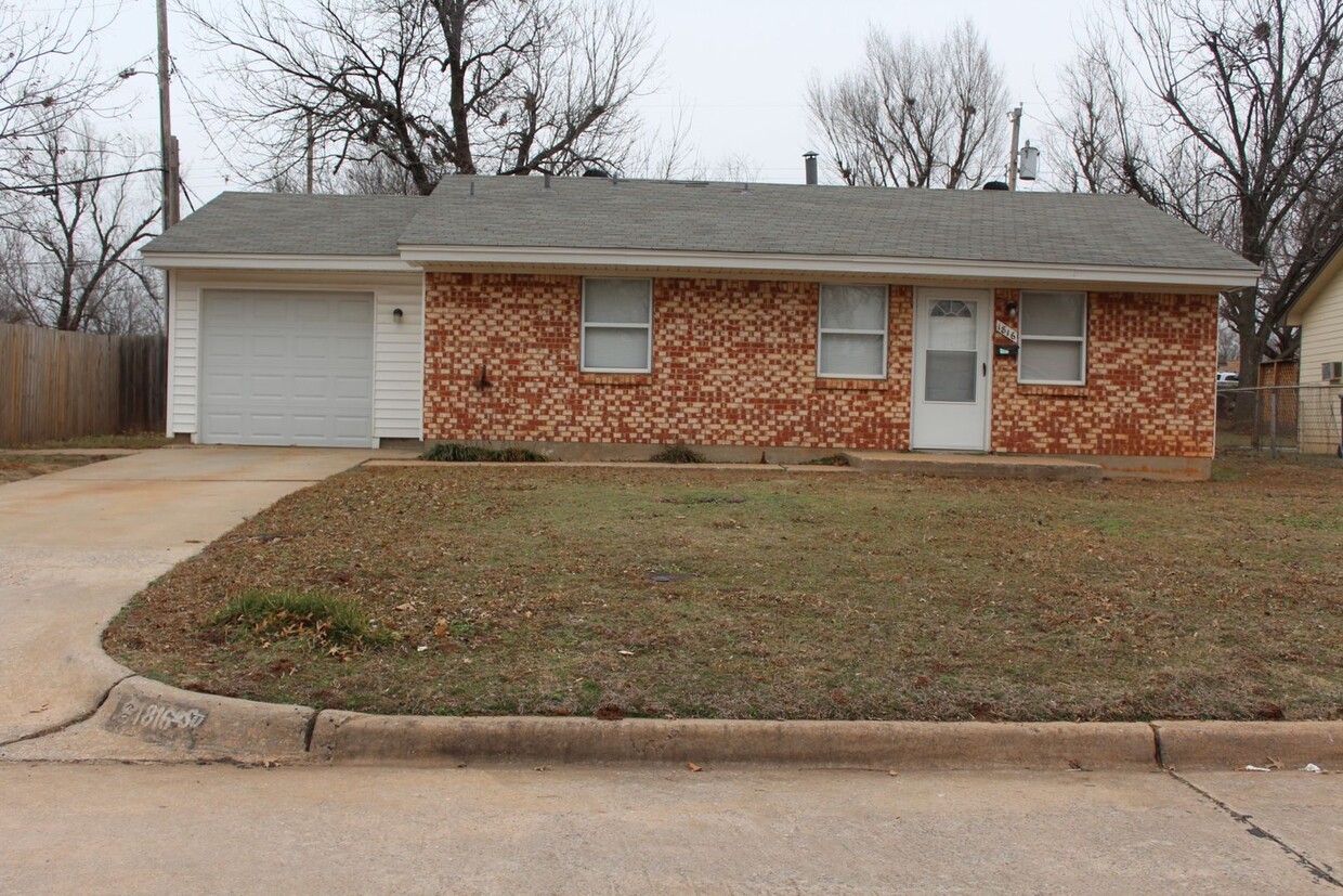 Foto principal - 3 Bed, 1 1/2 bath, 1 Car Garage - Tinker C...