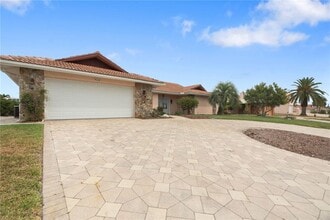 Building Photo - 5008 S Shore Dr