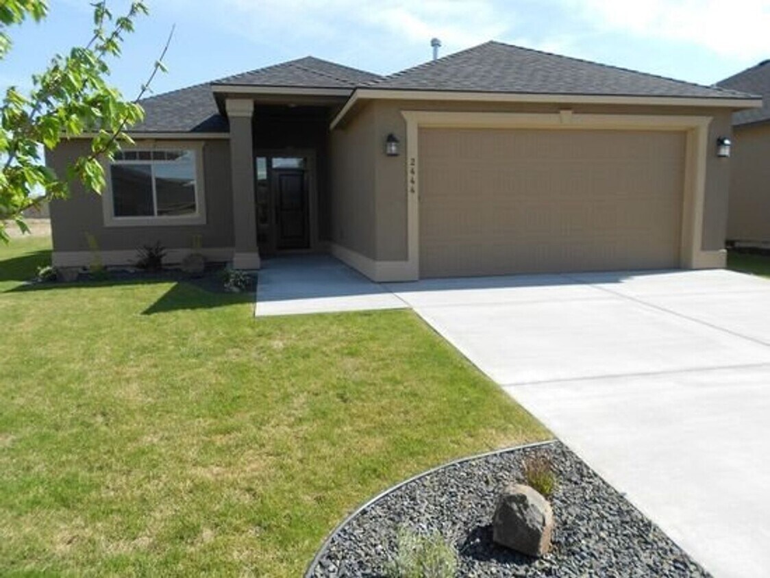 Primary Photo - 3 bd. 2 bath Rambler Available November 10!